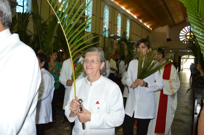 Dom Redovino celebra Missa de ramos na Catedral