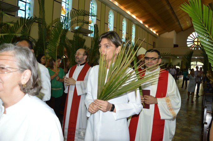 Dom Redovino celebra Missa de ramos na Catedral