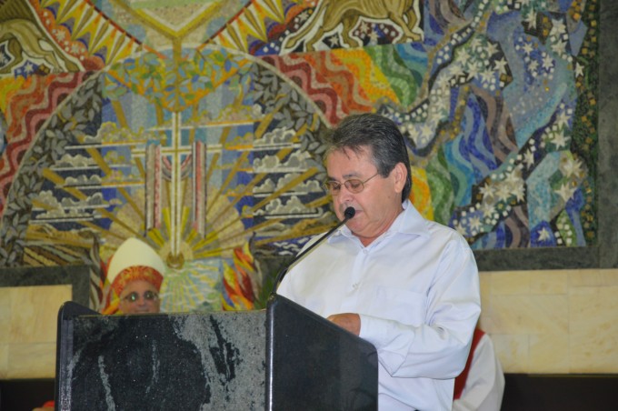 Dom Redovino celebra Missa de ramos na Catedral