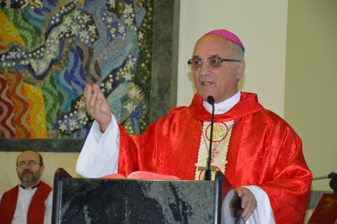 Dom Redovino celebra Missa de ramos na Catedral