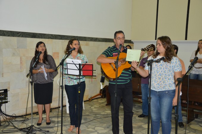 Dom Redovino celebra Missa de ramos na Catedral