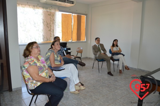 Promotor de justiça visita Rádio Coração