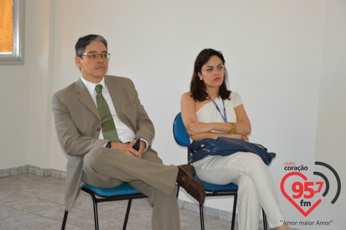 Promotor de justiça visita Rádio Coração