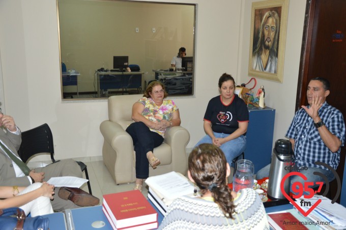 Promotor de justiça visita Rádio Coração