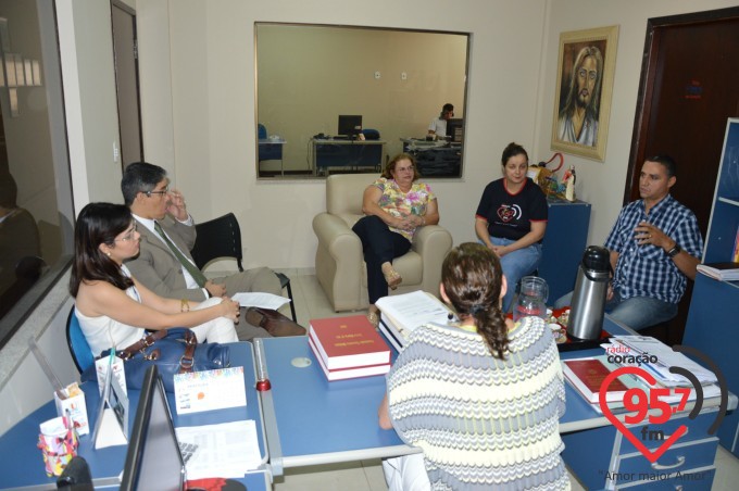 Promotor de justiça visita Rádio Coração