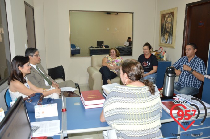Promotor de justiça visita Rádio Coração