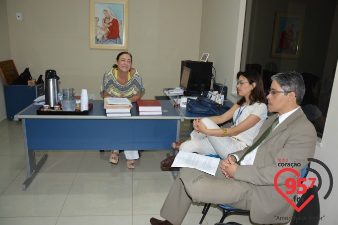 Promotor de justiça visita Rádio Coração