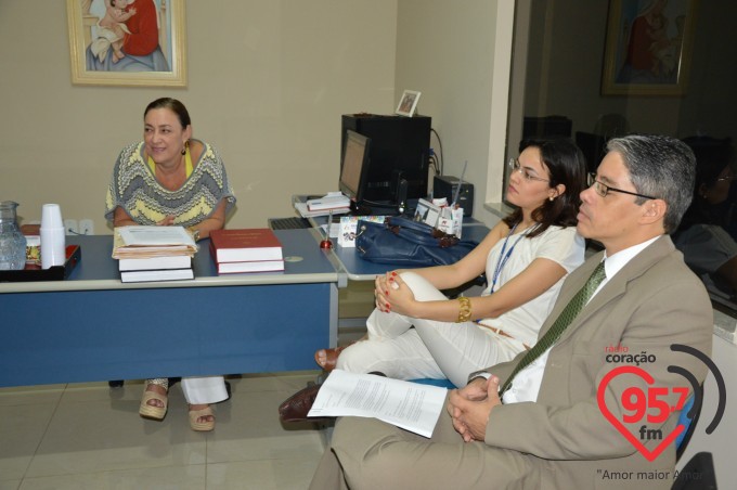 Promotor de justiça visita Rádio Coração