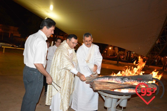 Pe. Leão celebra o sábado santo na catedral