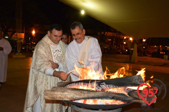 Pe. Leão celebra o sábado santo na catedral