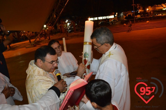 Pe. Leão celebra o sábado santo na catedral