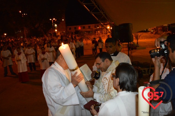 Pe. Leão celebra o sábado santo na catedral