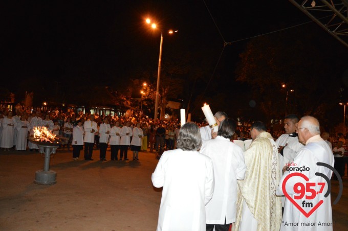 Pe. Leão celebra o sábado santo na catedral