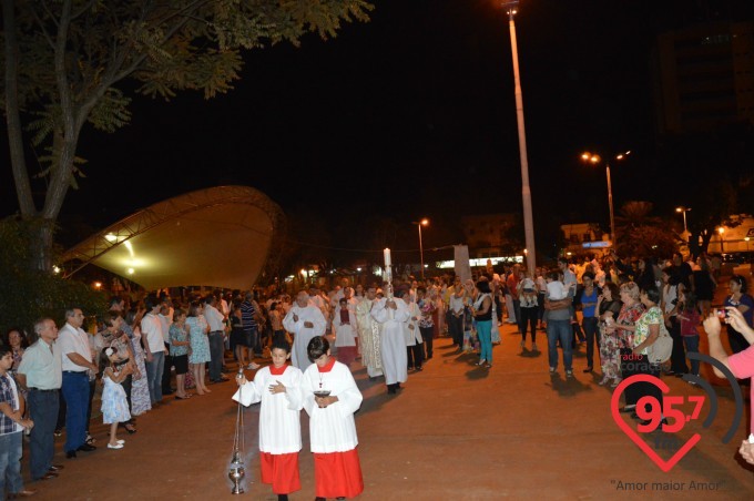 Pe. Leão celebra o sábado santo na catedral