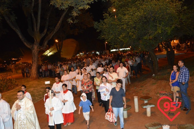 Pe. Leão celebra o sábado santo na catedral