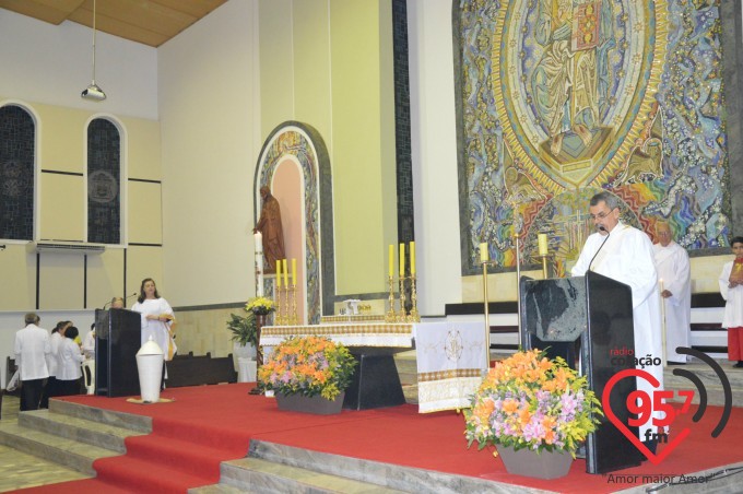 Pe. Leão celebra o sábado santo na catedral