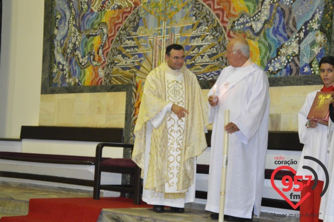 Pe. Leão celebra o sábado santo na catedral