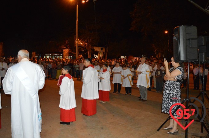 Pe. Leão celebra o sábado santo na catedral