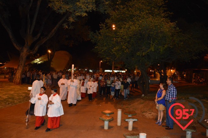 Pe. Leão celebra o sábado santo na catedral