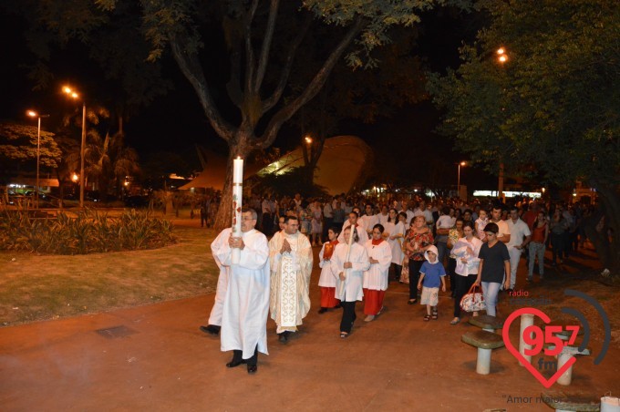 Pe. Leão celebra o sábado santo na catedral