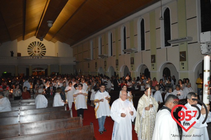 Pe. Leão celebra o sábado santo na catedral