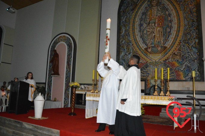 Pe. Leão celebra o sábado santo na catedral