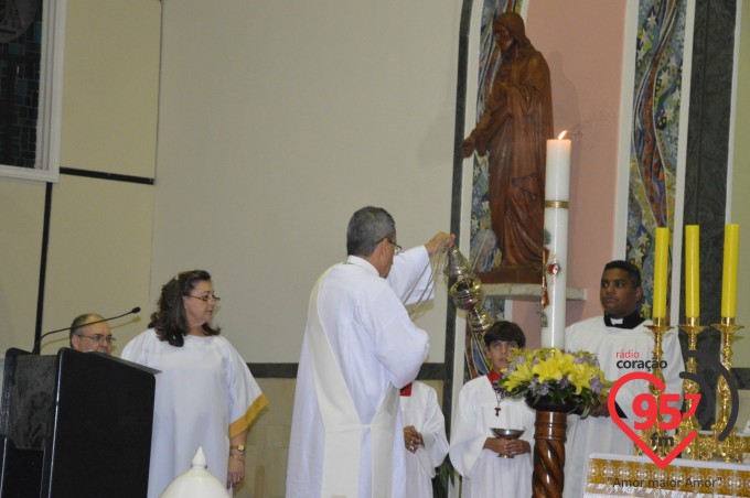 Pe. Leão celebra o sábado santo na catedral