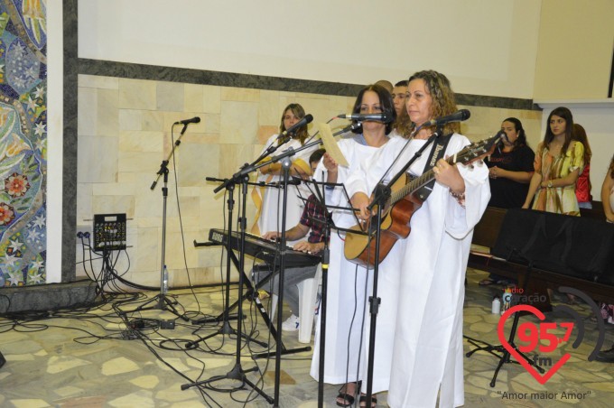 Pe. Leão celebra o sábado santo na catedral