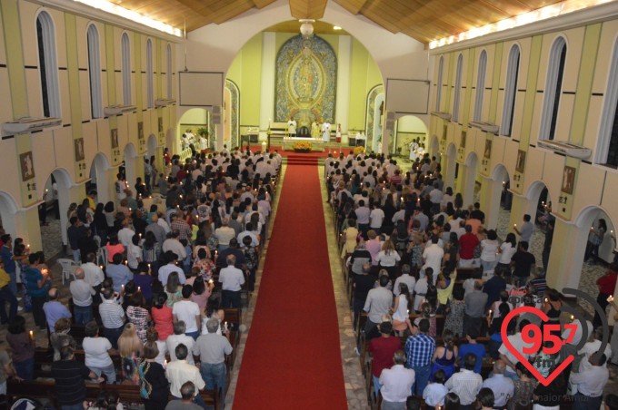 Pe. Leão celebra o sábado santo na catedral