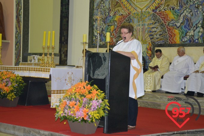 Pe. Leão celebra o sábado santo na catedral