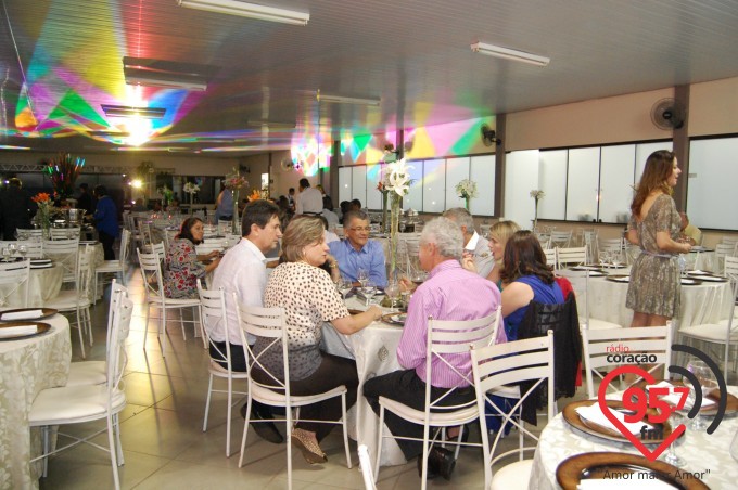 Jantar dançante na paróquia São Carlos