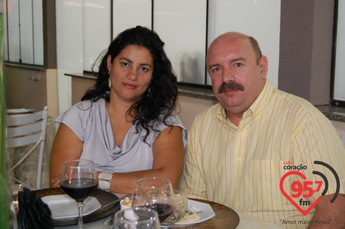 Jantar dançante na paróquia São Carlos