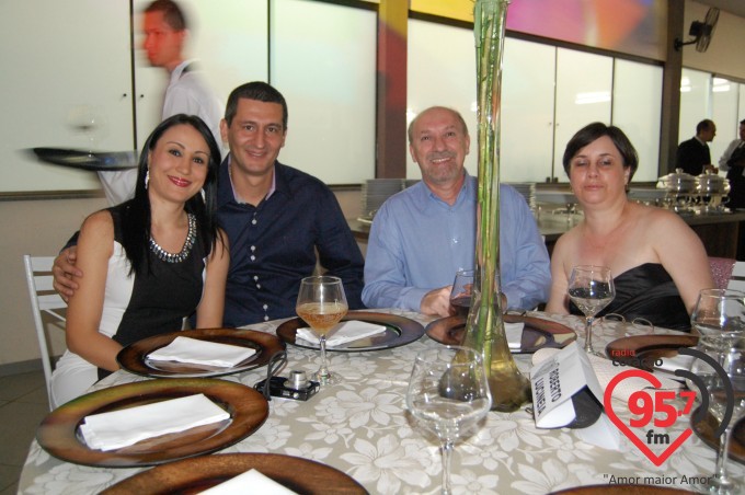 Jantar dançante na paróquia São Carlos