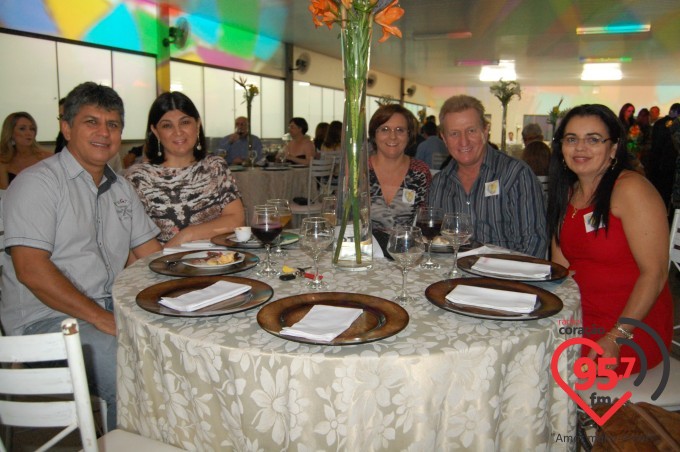 Jantar dançante na paróquia São Carlos