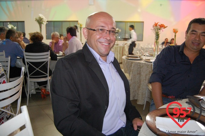 Jantar dançante na paróquia São Carlos