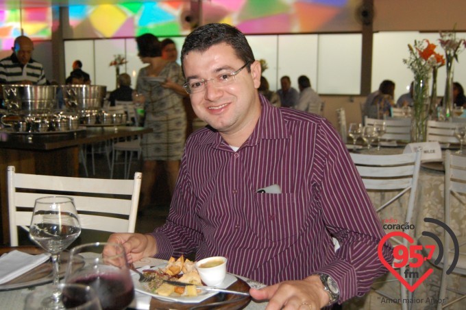 Jantar dançante na paróquia São Carlos