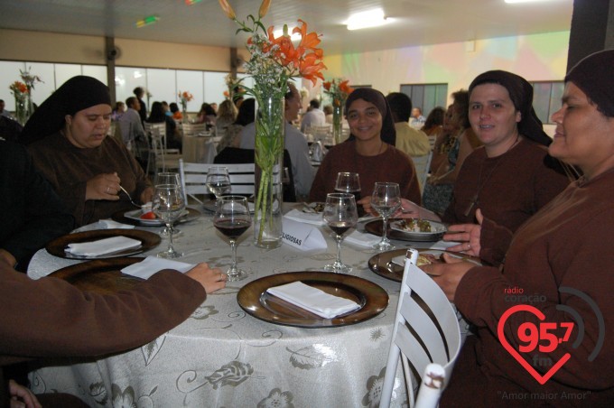 Jantar dançante na paróquia São Carlos