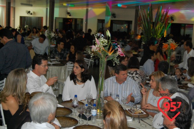 Jantar dançante na paróquia São Carlos