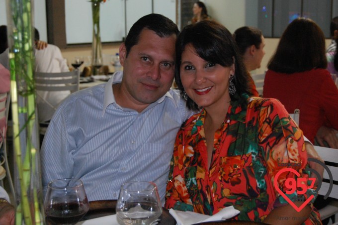 Jantar dançante na paróquia São Carlos