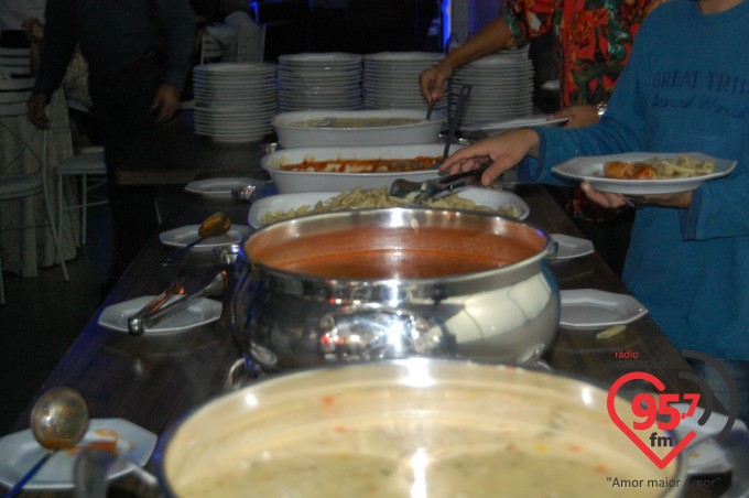 Jantar dançante na paróquia São Carlos