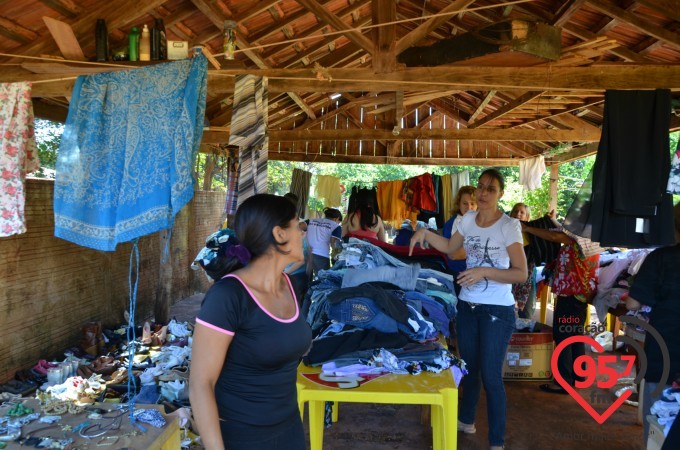 Bazar beneficente em Montese