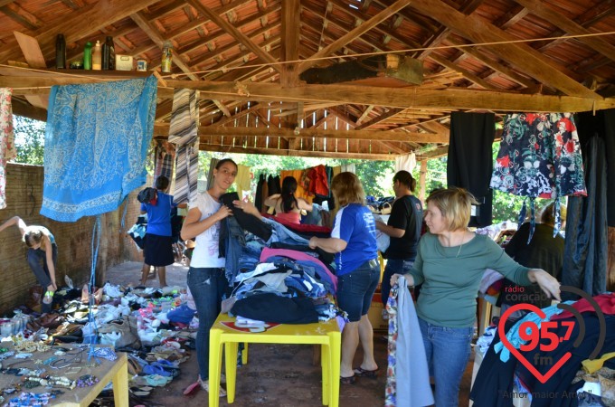 Bazar beneficente em Montese