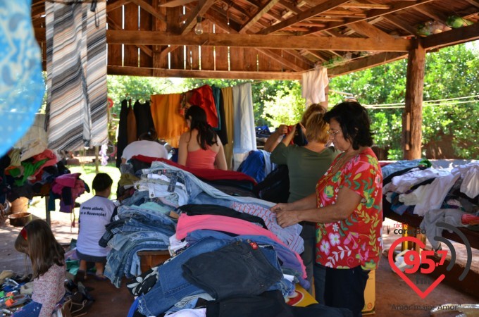 Bazar beneficente em Montese