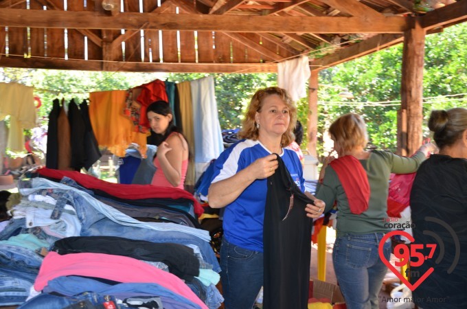 Bazar beneficente em Montese