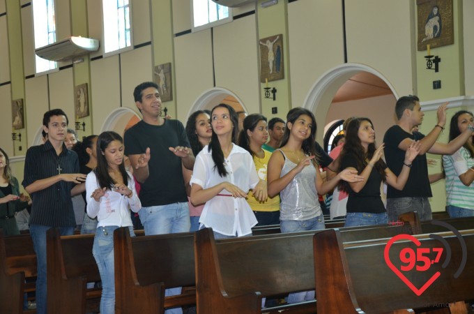 Pe. Crispim celebra 'Missa com a Juventude' na Catedral