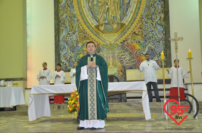Pe. Crispim celebra 'Missa com a Juventude' na Catedral