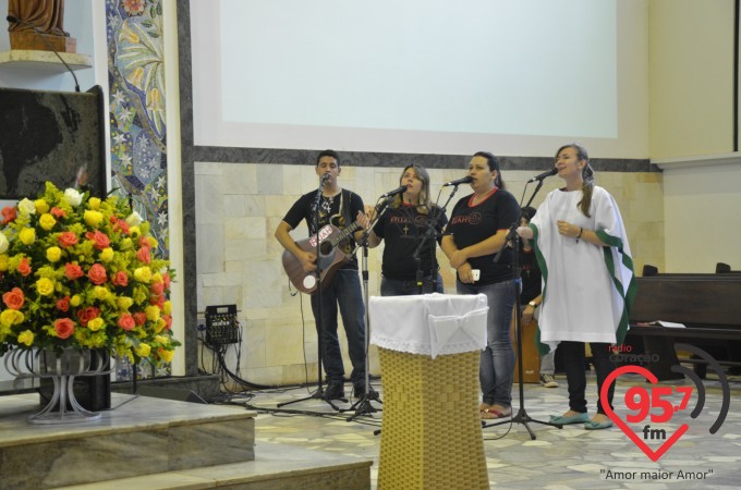 Pe. Crispim celebra 'Missa com a Juventude' na Catedral