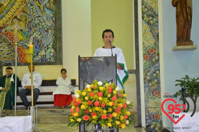 Pe. Crispim celebra 'Missa com a Juventude' na Catedral