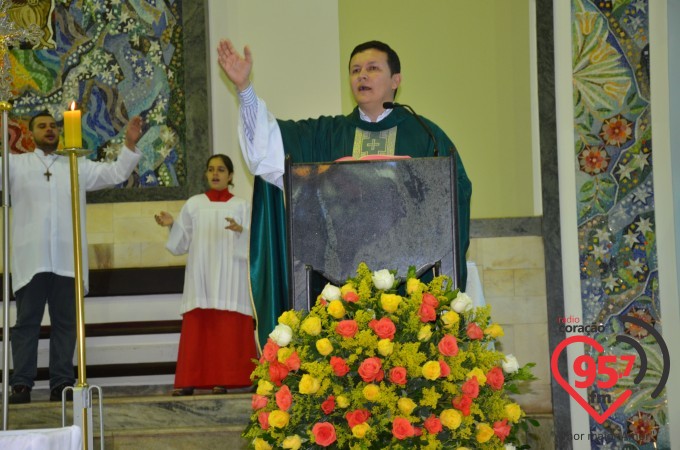 Pe. Crispim celebra 'Missa com a Juventude' na Catedral
