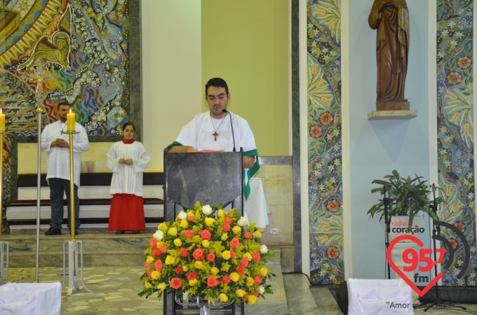 Pe. Crispim celebra 'Missa com a Juventude' na Catedral